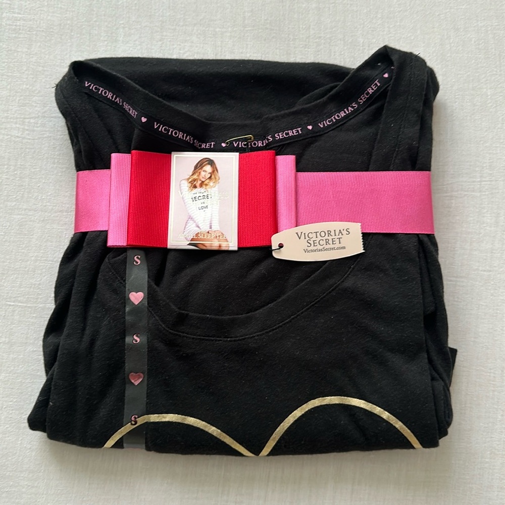 NWT - VS sleep tee